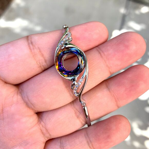 Swarovski Crystal Eco-Bracelet, Sustainable Style with Clear Sparkling Elements - Picture 4 of 5